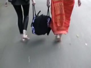 Gay Oralsex mum and daughter barefoot in public Amateur - 1
