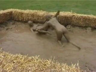 xxxBunker Naked mud wrestling Sexo - 1